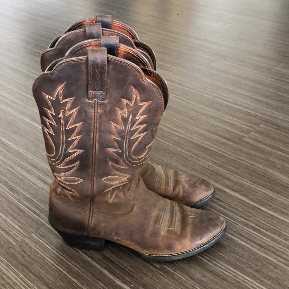 Ariat cowboy boots - size 7
